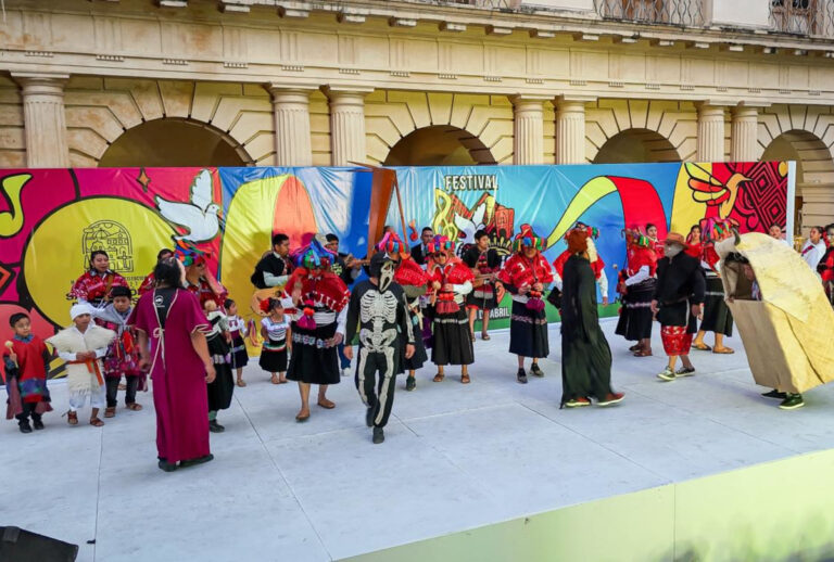 Color, música y tradición en el Festival Vive San Cris