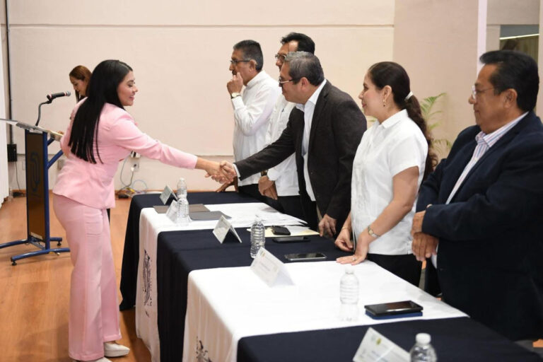 Se gradúan la XCVII Generación de la Licenciatura en Ingeniería Civil de la UNACH