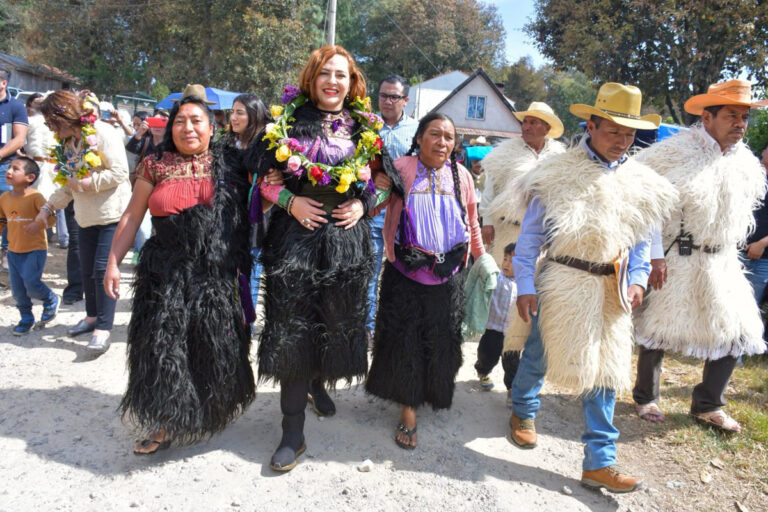 Recorre Fabiola Ricci terrenos donde se construirá la Universidad Benito Juárez