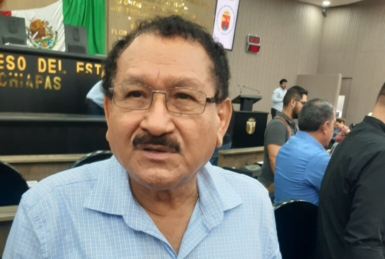Diputado Abundio Peregrino «barbea» a maestros
