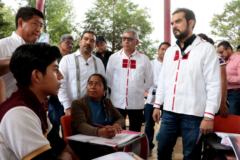 Supervisan avances de los círculos de estudio en el plantel N° 11 del Cecytech en Oxchuc