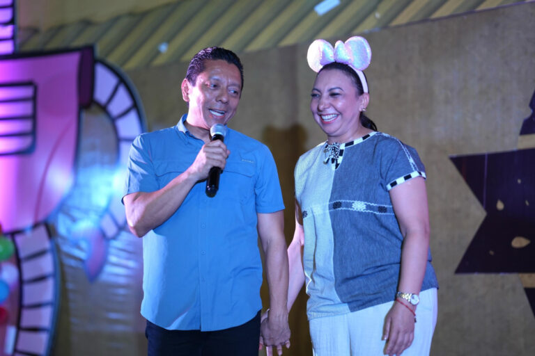 Jorge Llaven y Lupita Gómez celebran el Día del Niño en la FGE