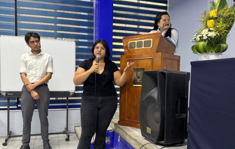Reciben unachenses reconocimiento por concluir Curso COIL enfocado a la mejora de competencias lingüísticas
