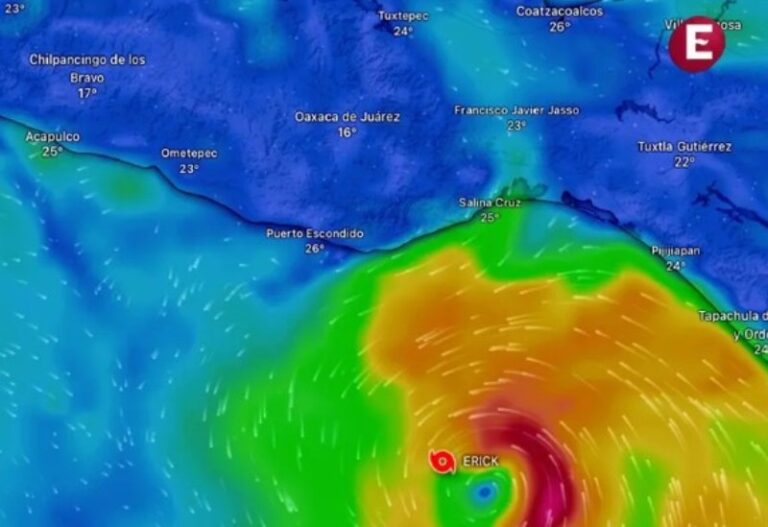 ‘Erick’ se fortalece a huracán mientras se acerca a Oaxaca y Guerrero