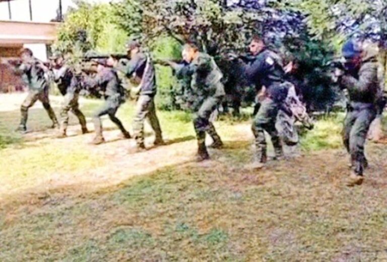 Adiestran a extranjeros en narcocampamento en Uruapan, Michoacán