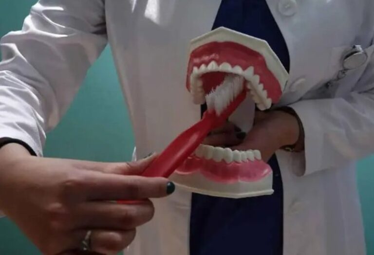 Niños viven con caries, mala visión y obesidad