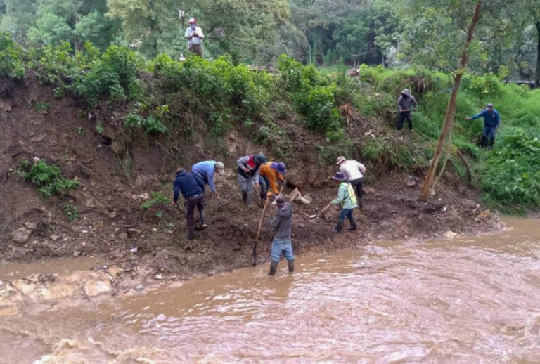 Atienden afectaciones en drenes y muros de contención en SCLC