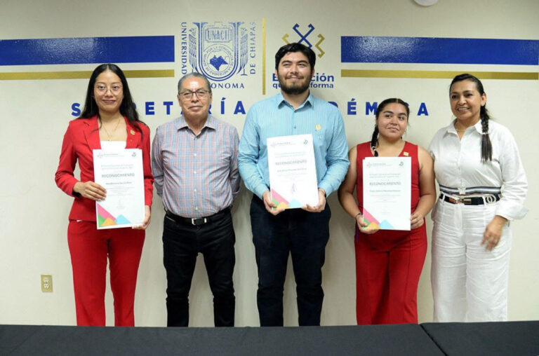 Distinguen a egresados de la UNACH con el Premio Ceneval al Desempeño de Excelencia EGEL