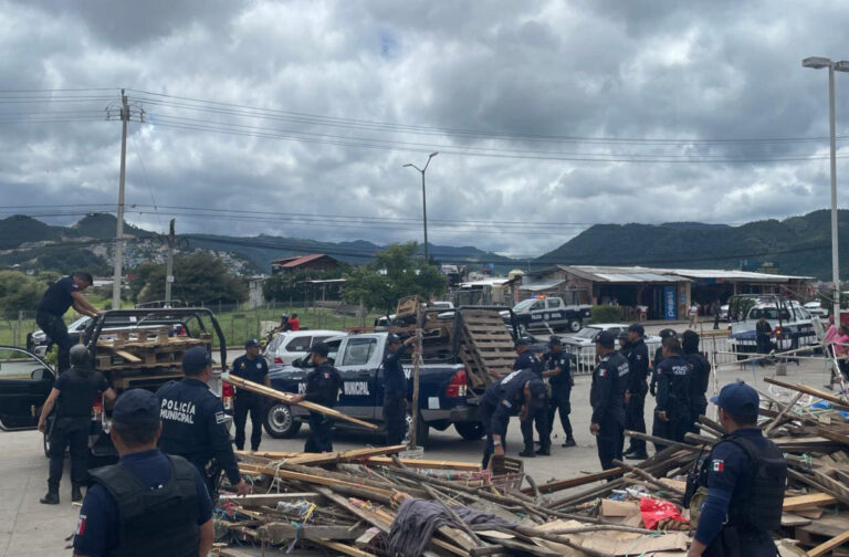 Retiran carpas de las afueras del Hospital de Las Culturas para habilitar helipuerto