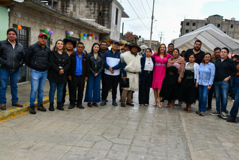 Pavimentación Histórica: Ayuntamiento de San Cristóbal inaugura obra en la Colonia 1º de Enero