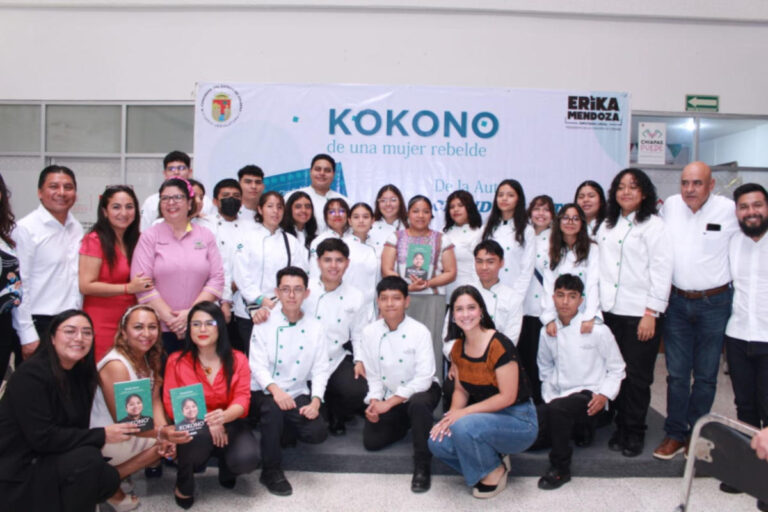 Presentan en Congreso el libro: “Kokono’ de una Mujer Rebelde” de la chef Claudia Sántiz