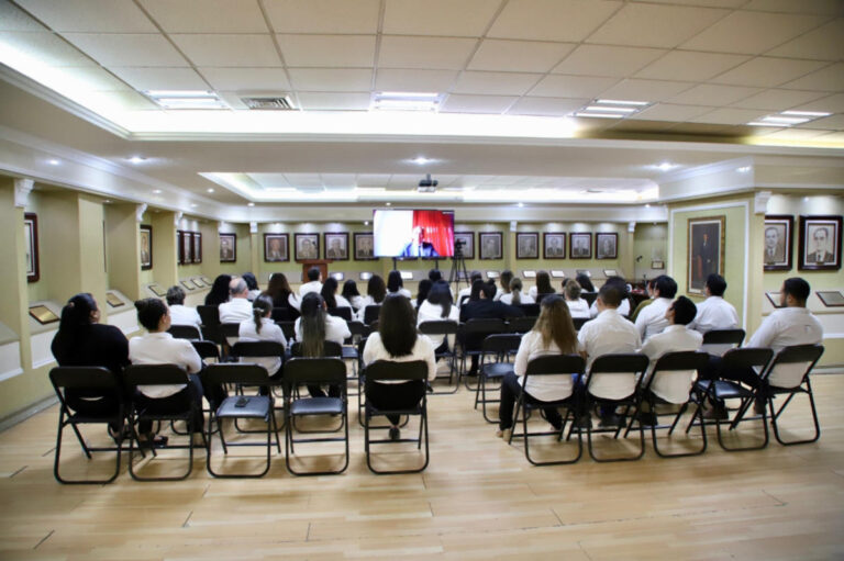 Disertan conferencia sobre MASC y las competencias de las personas facilitadoras