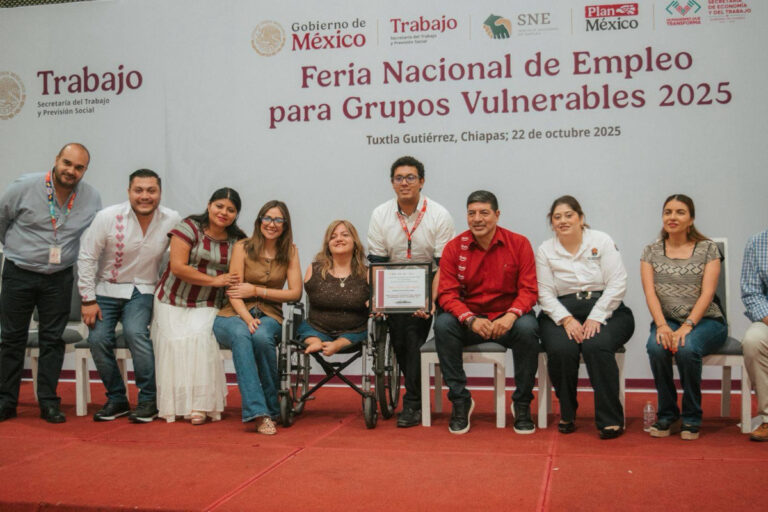 Andrea Negrón participa en la Feria Nacional del Empleo