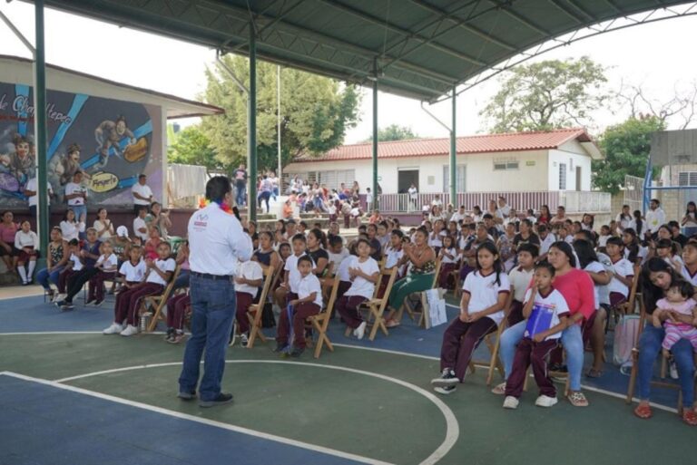 Fortalecer la educación, un compromiso del Gobierno de Chiapas: Paco Chacón