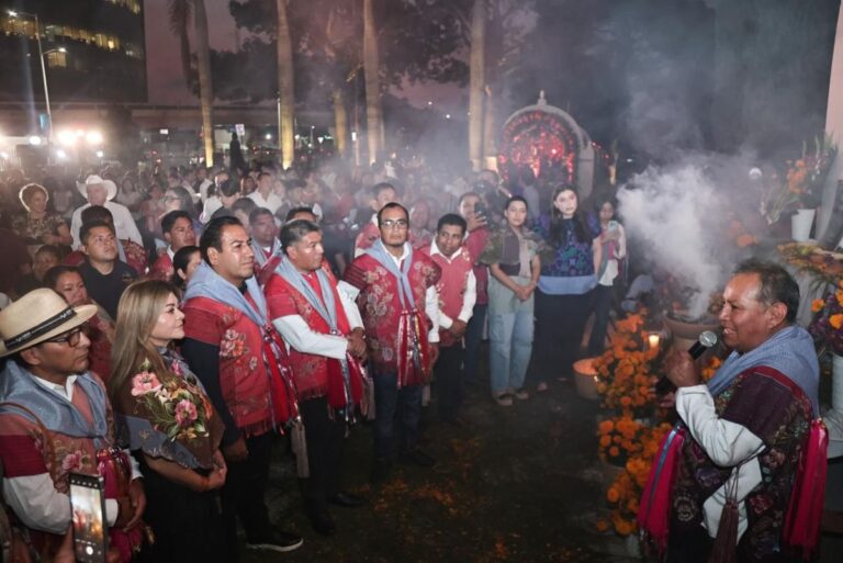Eduardo Ramírez y Sofía Espinoza honran las raíces chiapanecas con el Ska’k’alil animaetik