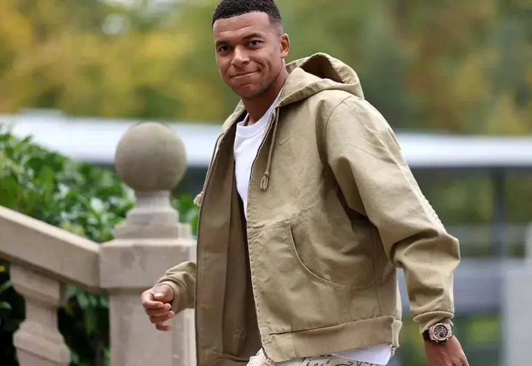 Kylian Mbappé no entrena con Francia por molestias físicas