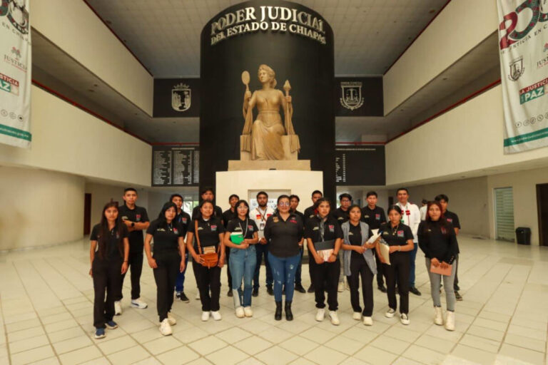 PJECH recibe a estudiantes universitarios de Oxchuc