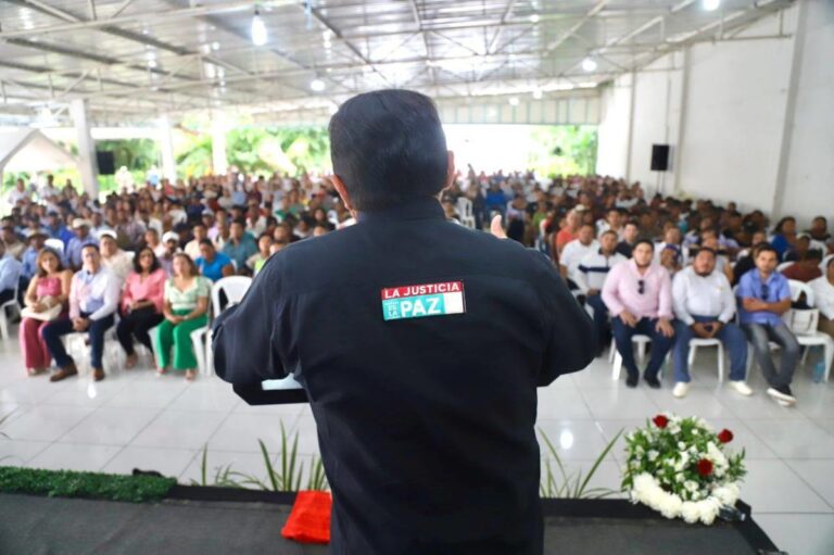 Moreno Guillén escucha y dialoga con los sectores productivos de Ocosingo