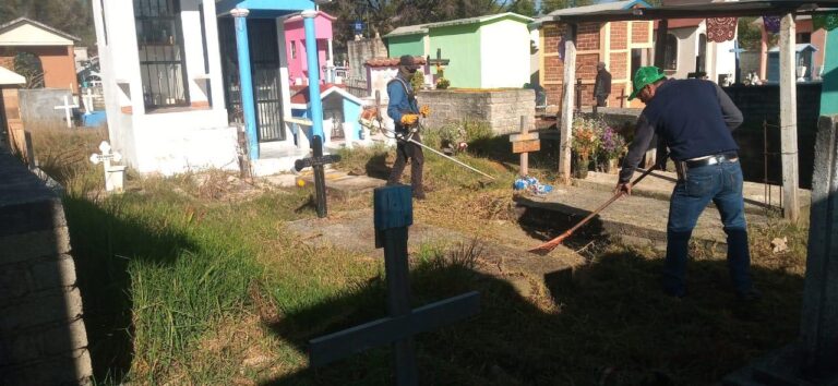 Realizan acciones de limpieza y mantenimiento en el Panteón Municipal