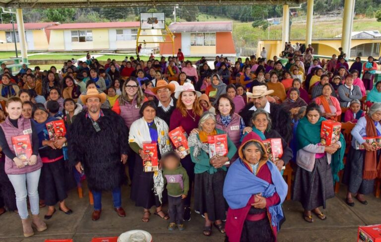 DIF Municipal y Ayuntamiento de San Cristóbal entregan molinos de nixtamal en la comunidad Predio Santiago