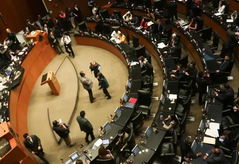 Recibe Senado minuta de ley para acceso libre y gratuito a playa