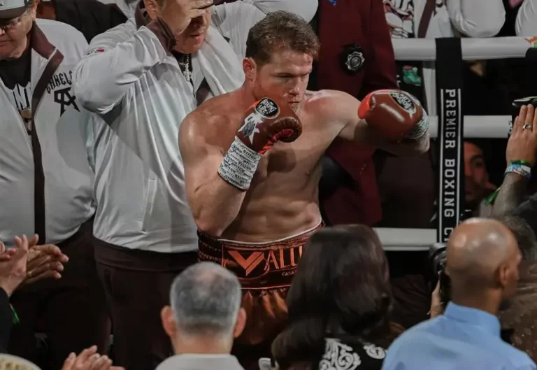 «Canelo» Álvarez estaría negociando una revancha contra Terence Crawford para 2026