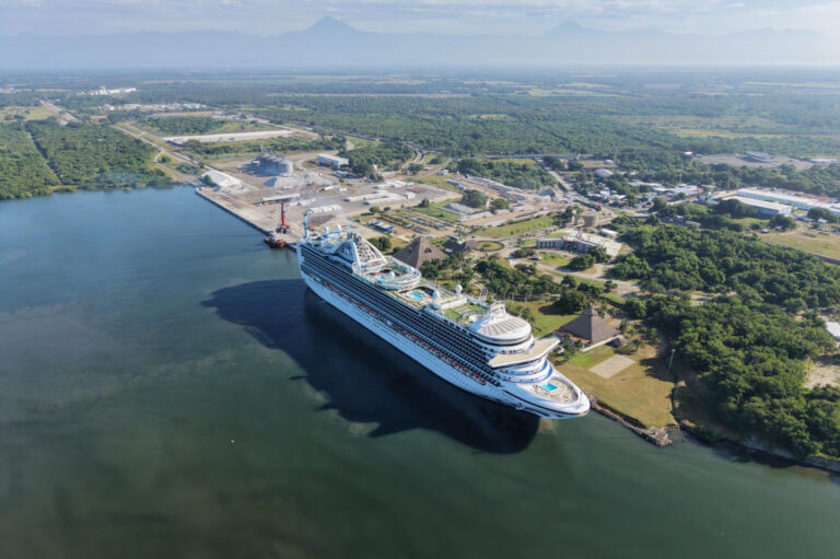 Puerto Chiapas da la bienvenida al crucero Emerald Princess