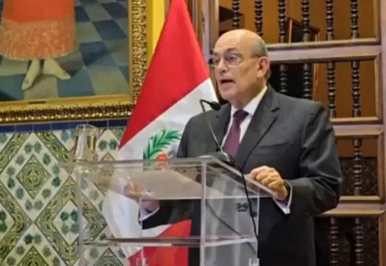 Perú rompe relaciones diplomáticas con México
