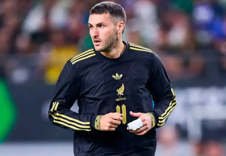 Santiago Gimenez se baja del Tri para la fecha FIFA