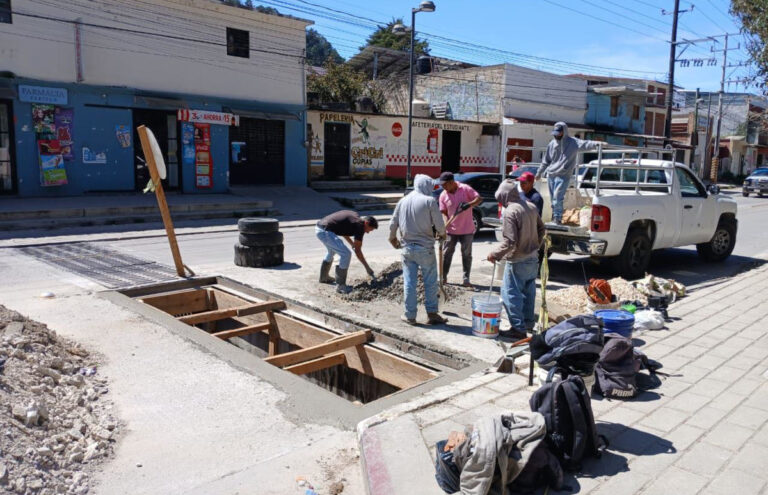 Avanzan trabajos de mantenimiento y sustitución de rejillas pluviales en SCLC