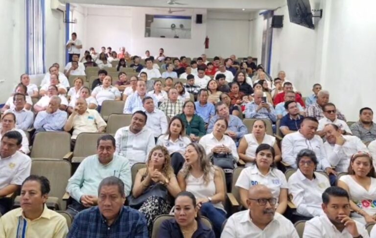 Rindió su tercer informe de actividades el director de la Facultad de Negocios de la UNACH Campus Tapachula