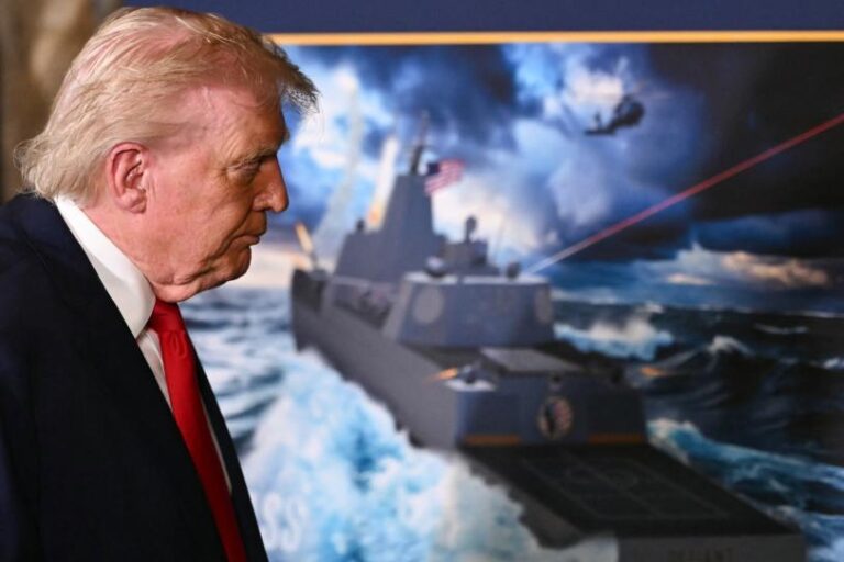¿Buques con el nombre de Trump, armados con láseres y misiles nucleares?