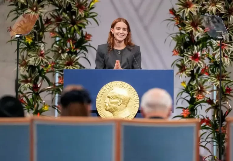 Hija de María Corina Machado recibe el premio Nobel en ausencia de su madre
