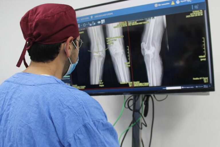 IMSS incorpora cirugía robótica; tecnología permite intervenciones menos invasivas