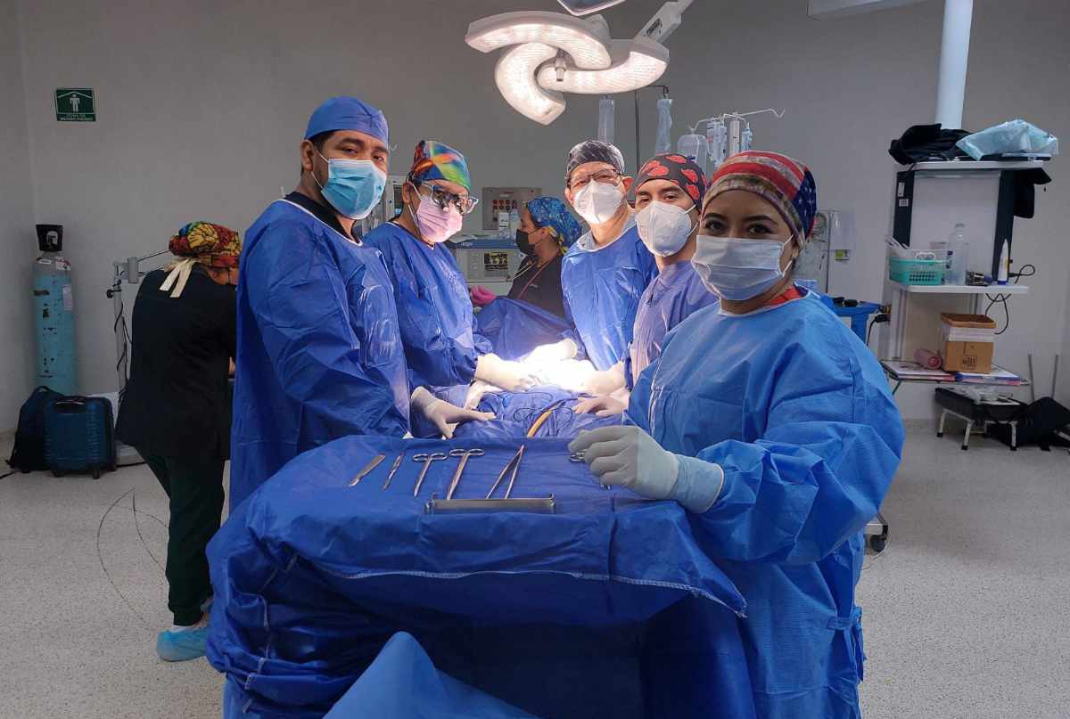 Padre dona un riñón a su hijo en exitoso trasplante renal realizado por el IMSS Bienestar en Chiapas