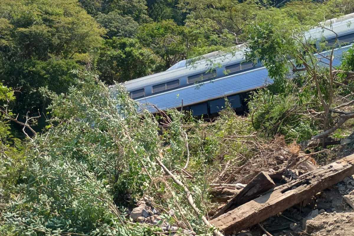 Sheinbaum ordena a dependencias atender a familias de víctimas del Tren Interoceánico