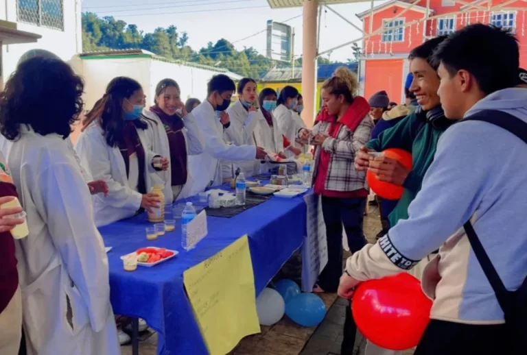 CECyT 12 El Porvenir, impulsa la formación práctica con presentación de productos alimentarios