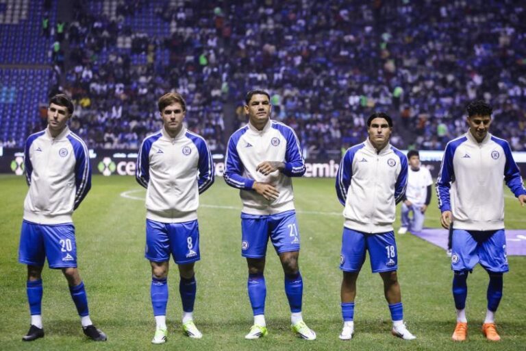 Cruz Azul prioriza la familia en medio del desgaste: así maneja Larcamón jugar de local en Puebla 
