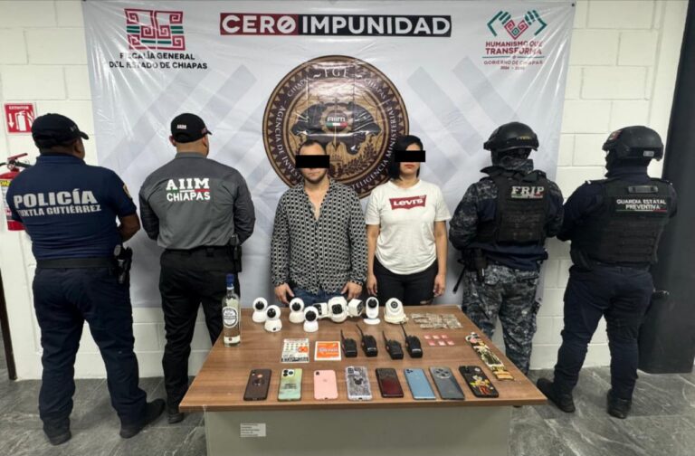 Durante cateo en Tuxtla, Grupo Interinstitucional detiene a 2 personas por delitos en materia sanitaria y contra la salud