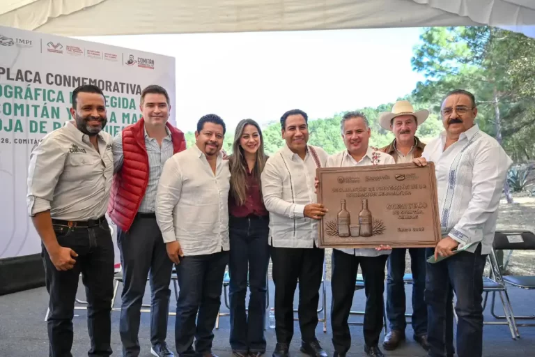 Eduardo Ramírez y titular del IMPI, Santiago Nieto, entregan Indicación Geográfica del Comiteco de Comitán