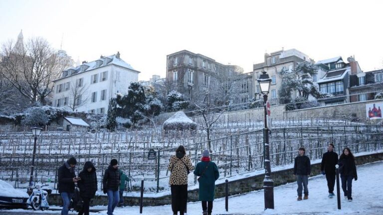 Nevadas colapsan París; Francia en alerta por nieve y hielo