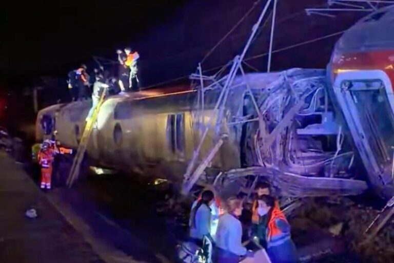 Pedro Sánchez promete total transparencia sobre causas del accidente de tren