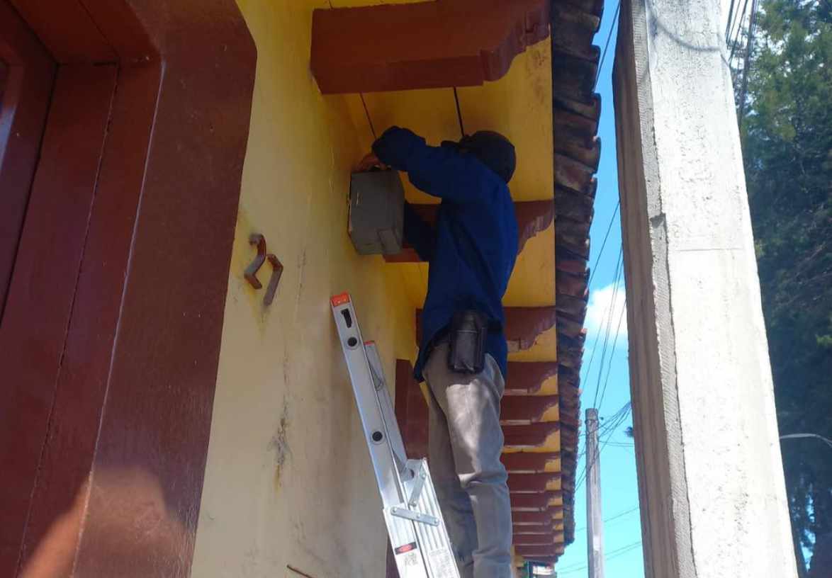 Refuerzan mantenimiento de alumbrado público en barrios de San Cristóbal