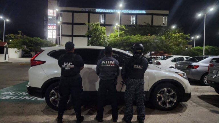 En Tuxtla, FGE, SSP y Secretaría de Seguridad Pública, recuperan vehículo con reporte de robo