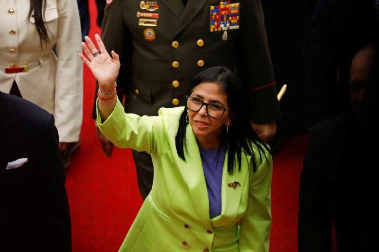 Venezuela recibe 300 millones de dólares por venta de petróleo tras acuerdo con EU