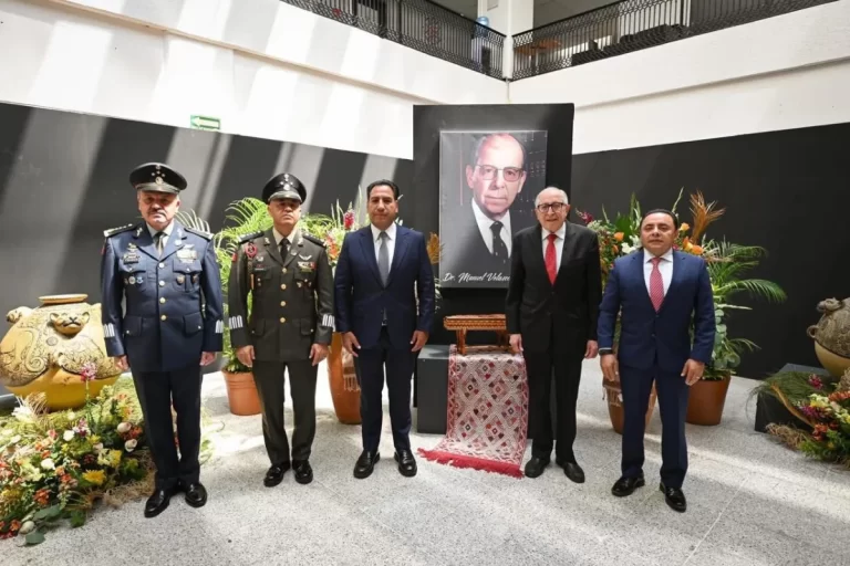 Gobernador impone medalla “Dr. Manuel Velasco Suárez” al Dr. David Kershenobich