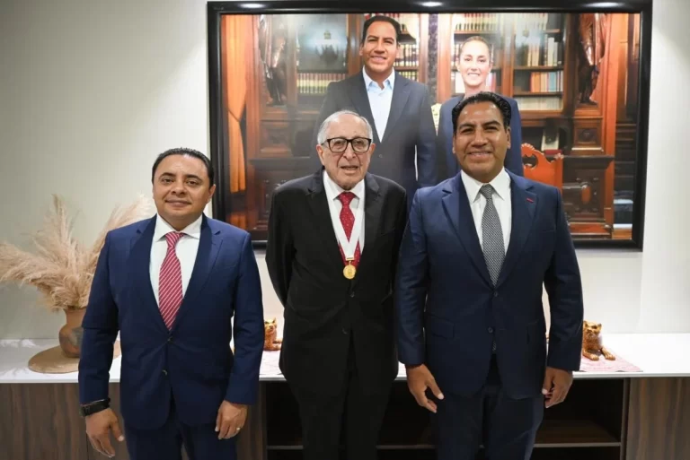 Reconocimiento a la excelencia y vocación de servicio: JCMG