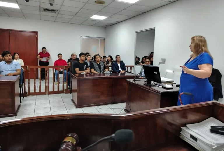 Poder Judicial recibe en visita guiada a estudiantes de la Unich