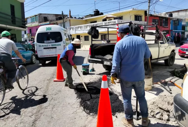 Acciones de bacheo en Prolongación 1 de Marzo para mejorar movilidad