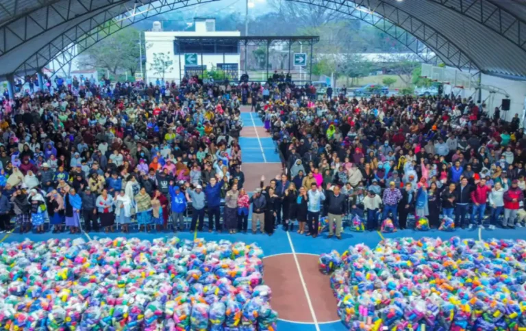 Entregan hilo para elaboración de hamacas a 1,300 artesanas y artesanos en Berriozábal